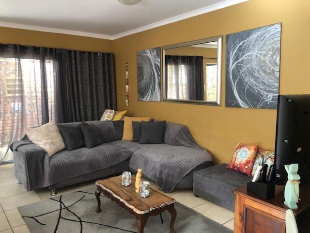 80 on Benade Appartement Bloemfontein Buitenkant foto